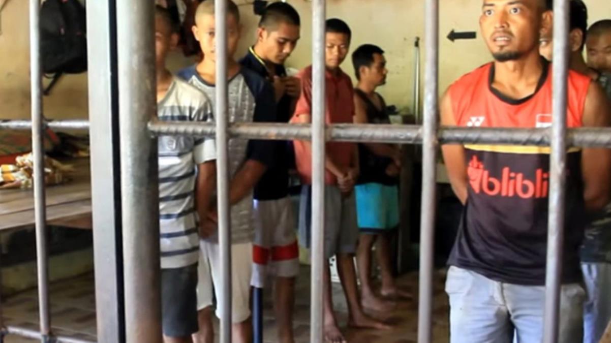 Endonezya'da eski bir belediye başkanının evinde işçileri hapsettiği hücreler bulundu