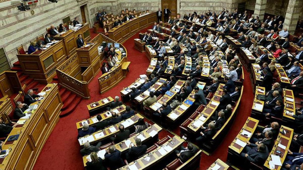Türkiye'de üretilen maskeler Yunan Parlamentosunu karıştırdı! Meclis Başkanı, milletvekillerini güçlükle sakinleştirdi